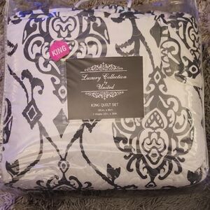 Elegant Charcoal and White Damask Quilt